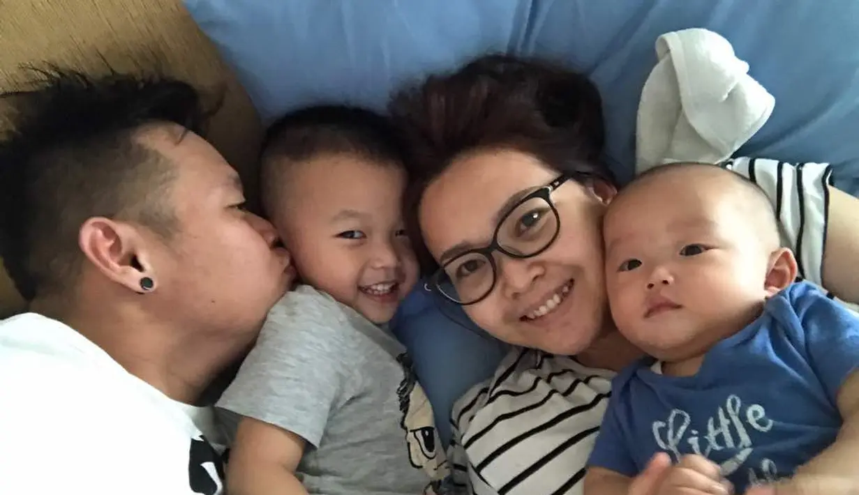 Saat itu, presenter itu baru saja merintis kariernya di dunia hiburan. Kesan mendalam dalam pertemuan pertamanya. Setelah perkenalan itu, hubungan keduanya makin dekat. Bahkan, Visca juga makin sering ke tempat kerja Reza. (dok. Pribadi)