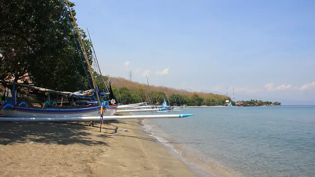 Pantai pasir putih situbondo