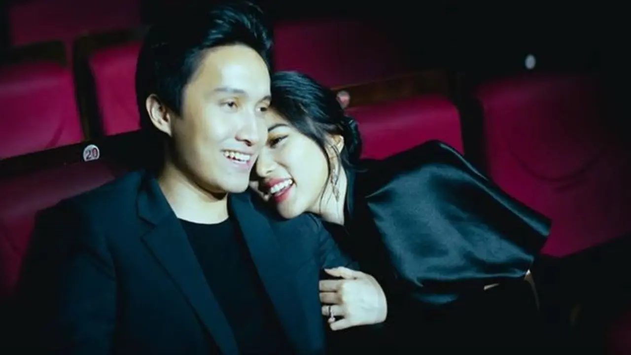 7 Potret Prewedding Isyana Sarasvati dan Rayhan Maditra, Berkonsep Sandiwara Klasik
