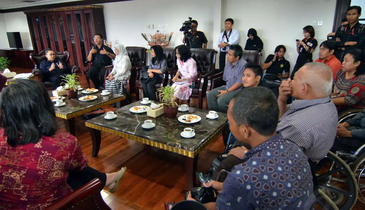 Sejumlah penyandang disabilitas menemui Ketua MPR RI di Gedung Parlemen Senayan, Jakarta, Senin (1/12/2014). (Liputan6.com/Andrian Martinus Tunay)