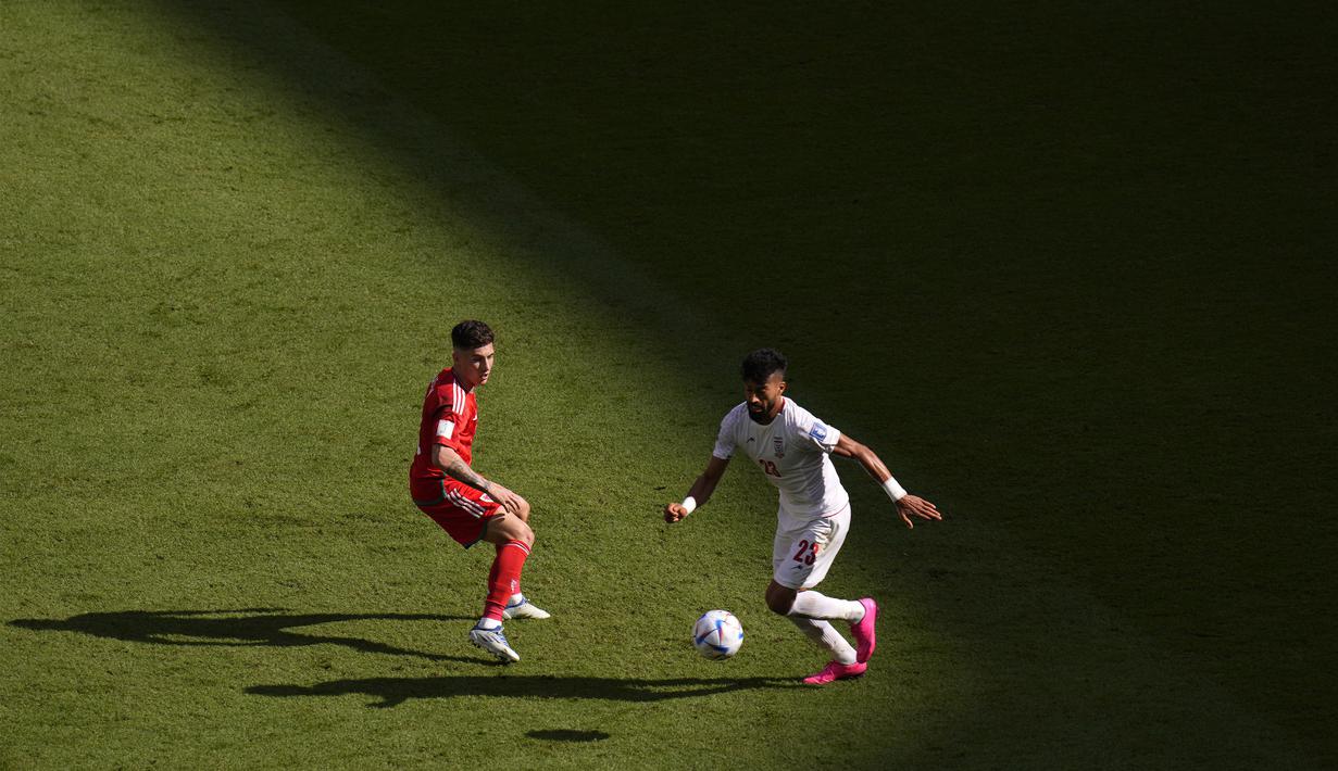 Timnas Iran berhasil keluar dari bayang gelap usai memetik kemenangan krusial atas Wales dalam pertandingan grup B Piala Dunia 2022 yang berlangsung di Ahmad Bin Ali Stadium, Qatar, Jumat (25/11/2022). (AP Photo/Manu Fernandez).