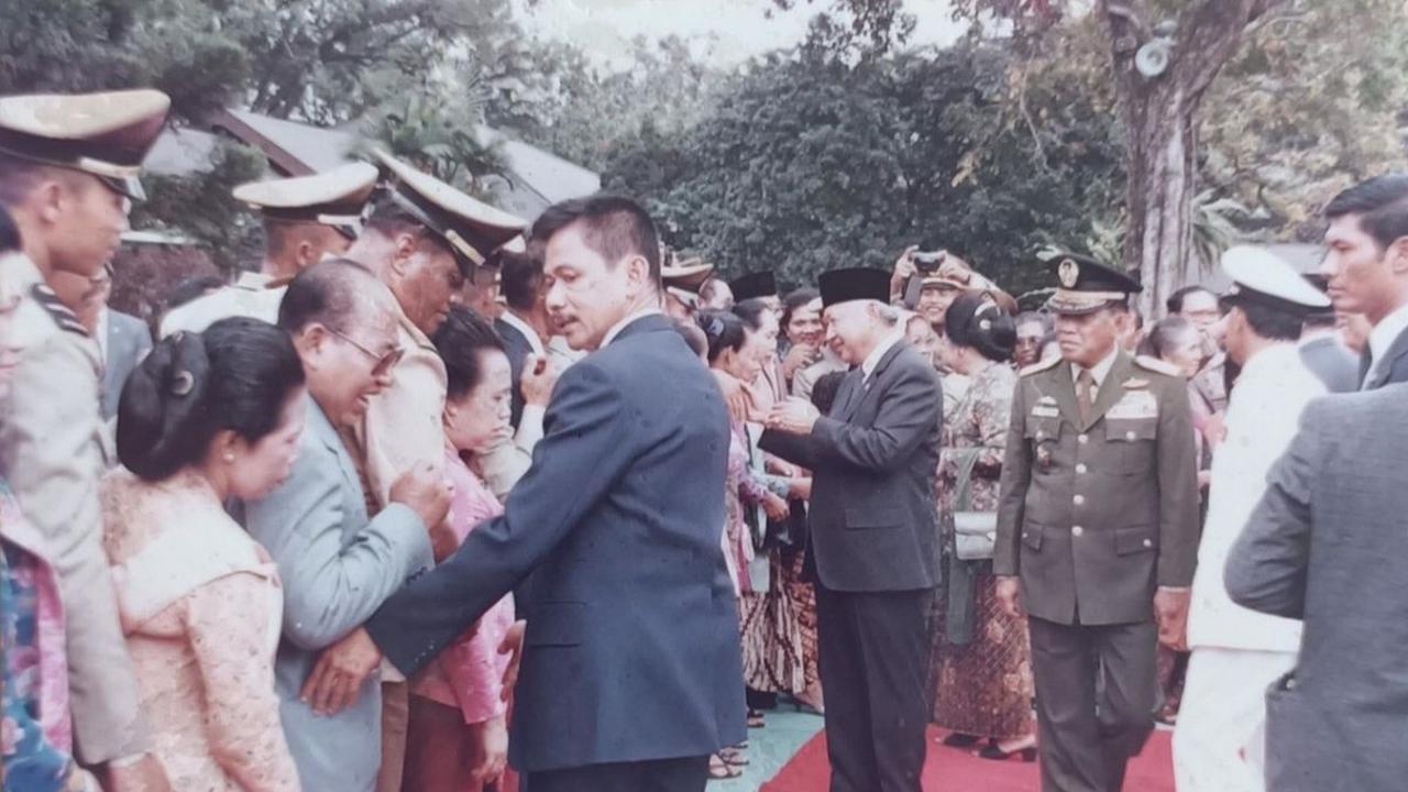 Ketika Soeharto sudah menjadi presiden, sementara Benny menjadi intel di Kuala Lumpur dan Seoul, Benny selalu didatangkan secara khusus untuk menjaga keselamatan Soeharto jika ada lawatan ke luar negeri.
