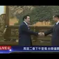 Presiden China Xi Jinping bertemu dengan mantan Presiden Taiwan&nbsp;Ma Ying-jeou di Aula Besar Rakyat di Beijing pada Rabu (10/4/2024). (Dok. TVBS via AP)