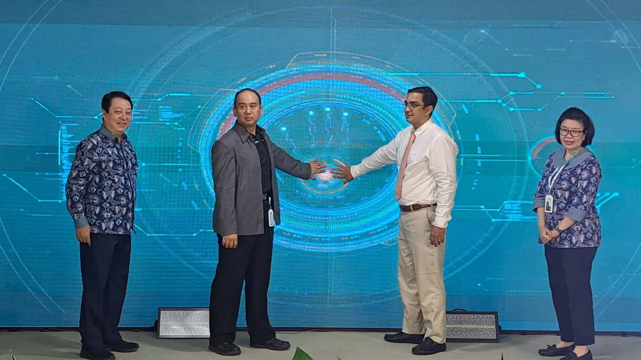 Rumah Sakit EMC Alam Sutera meluncurkan robotik mutakhir untuk operasi penggantian sendi lutut atau total knee replacement.