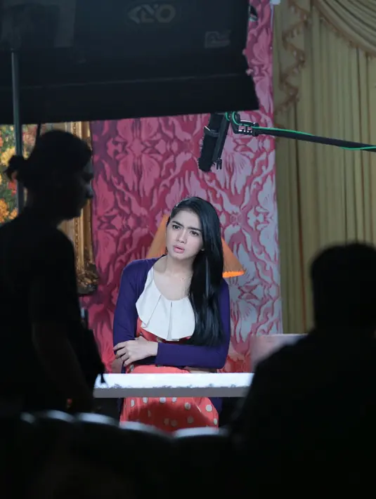 "Tidak menyesal sekalipun dia (Angel) menikah dengan Steven. Yang disesali Angel, kenapa mesti berakhir seperti itu (cerai)," kata Yohan saat dihubungi via telepon. (Adrian Putra/Bintang.com)