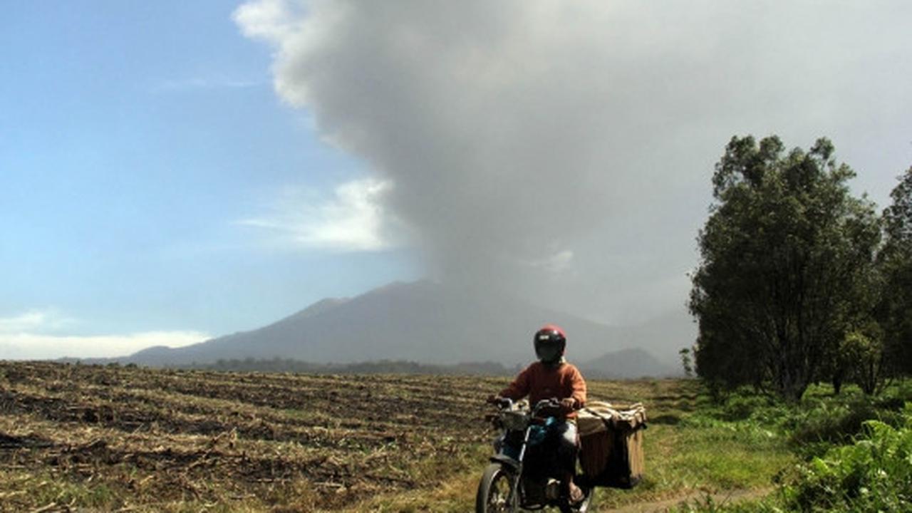 Ini penampakan Gunung Raung yang terus semburkan abu vulkanik