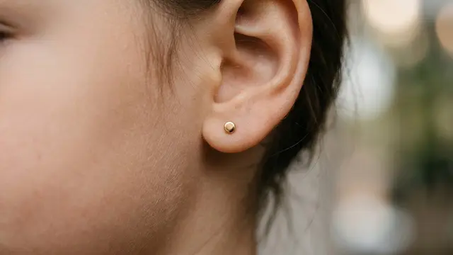 Anting Emas 17K Model Stud