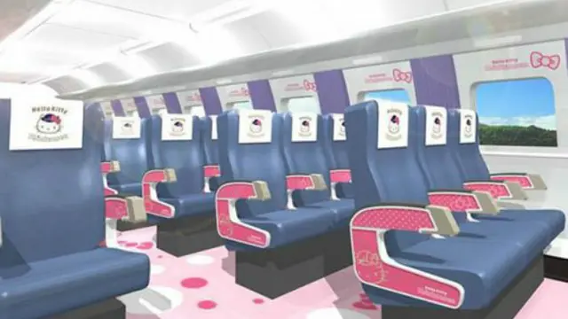 Kereta Shinkansen bermotif Hello Kitty.