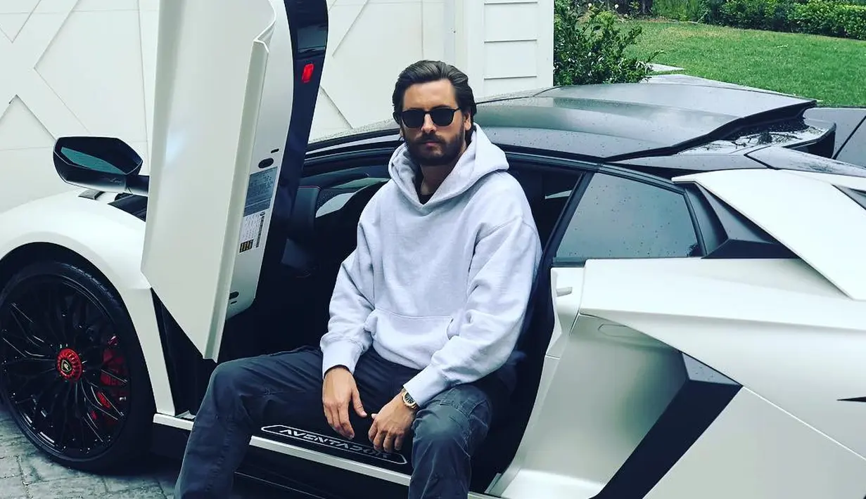 "Saat pertama kali bersama, semuanya terasa indah. Namun sekarang Scott Disick seperti mempelihatkan dirinya yang sebenarnya," lanjut sumber. (instagram/letthelordbewithyou)