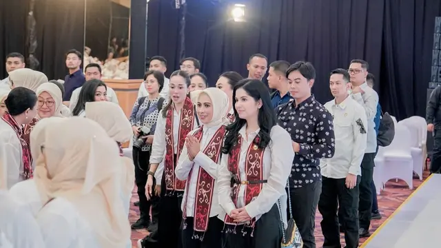 OOTD Kece Annisa Pohan Kunjungan Kerja ke Kalimantan Timur, Kenakan Wastra dengan Kacamata Rp8jutaan dan Dompet Belt Hermes