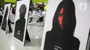 Sejumlah foto terkait kampanye Hari Anti Kekerasan Terhadap Perempuan dipamerkan di Hall Stasiun Gambir, Jakarta, Jumat (9/12/2022). Sebanyak 16 karya foto dipamerkan di Hall Stasiun Gambir untuk memperingati Hari Anti Kekerasan Terhadap Perempuan. (Liputan6.com/Faizal Fanani)