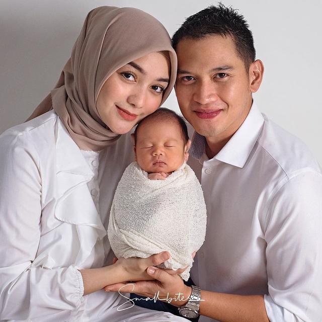 6 Gaya Pemotretan Baby Athar, Anak Citra Kirana yang Curi Perhatian