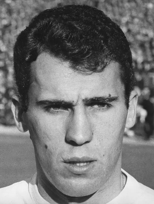 <p>Potret yang diambil pada Februari 1971 di Madrid dari Amaro Varelo Amancio yang bermain untuk tim sepak bola nasional Spanyol. Bergabung dengan Real Madrid dari Deportivo de La Coruna pada tahun 1962, Amoro mencetak 155 gol dalam 471 penampilan. (AFP/Staff)</p>