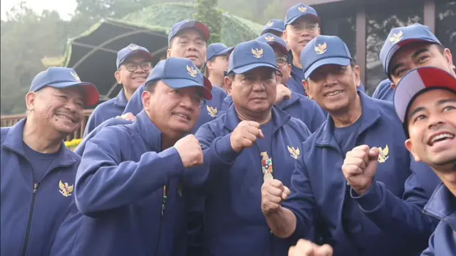 Presiden Prabowo bersama sejumlah menteri saat retreat di Akmil Magelang. (Istimewa)