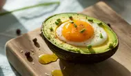 Resep Alpukat Panggang Isi Telur yang Creamy dan Sehat