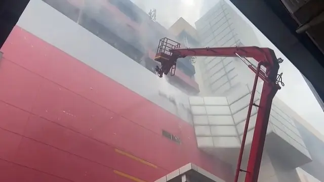 Tak Ada Korban Jiwa Kebakaran Glodok Plaza, Proses Evakuasi Masih Berlanjut
