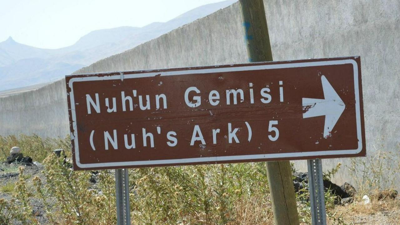 Kawasan di Gunung Ararat itu kini terancam longsor dan jurang raksasa mulai terbentuk di dekat wilayah itu. Atas alasan itulah tim peneliti kapal Nabi Nuh itu dibentuk.