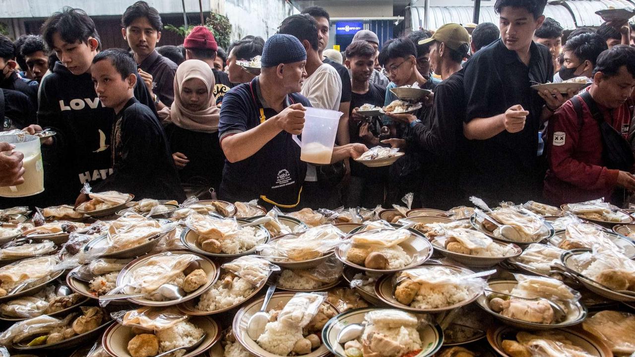FOTO: Masjid Jogokariyan Bagikan 3.500 Porsi Makanan untuk Buka Puasa Ramadan, Ini Bocoran Menunya!