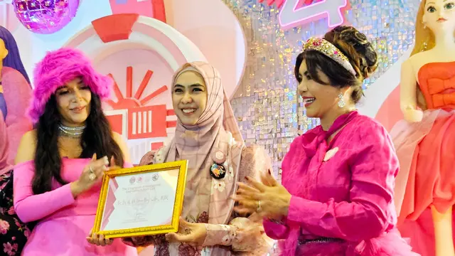Oki Setiana Dewi bersama Dude Harlino dan Alyssa Soebandono didapuk sebagai Ambassador dari Celltech Stem Cell Centre.