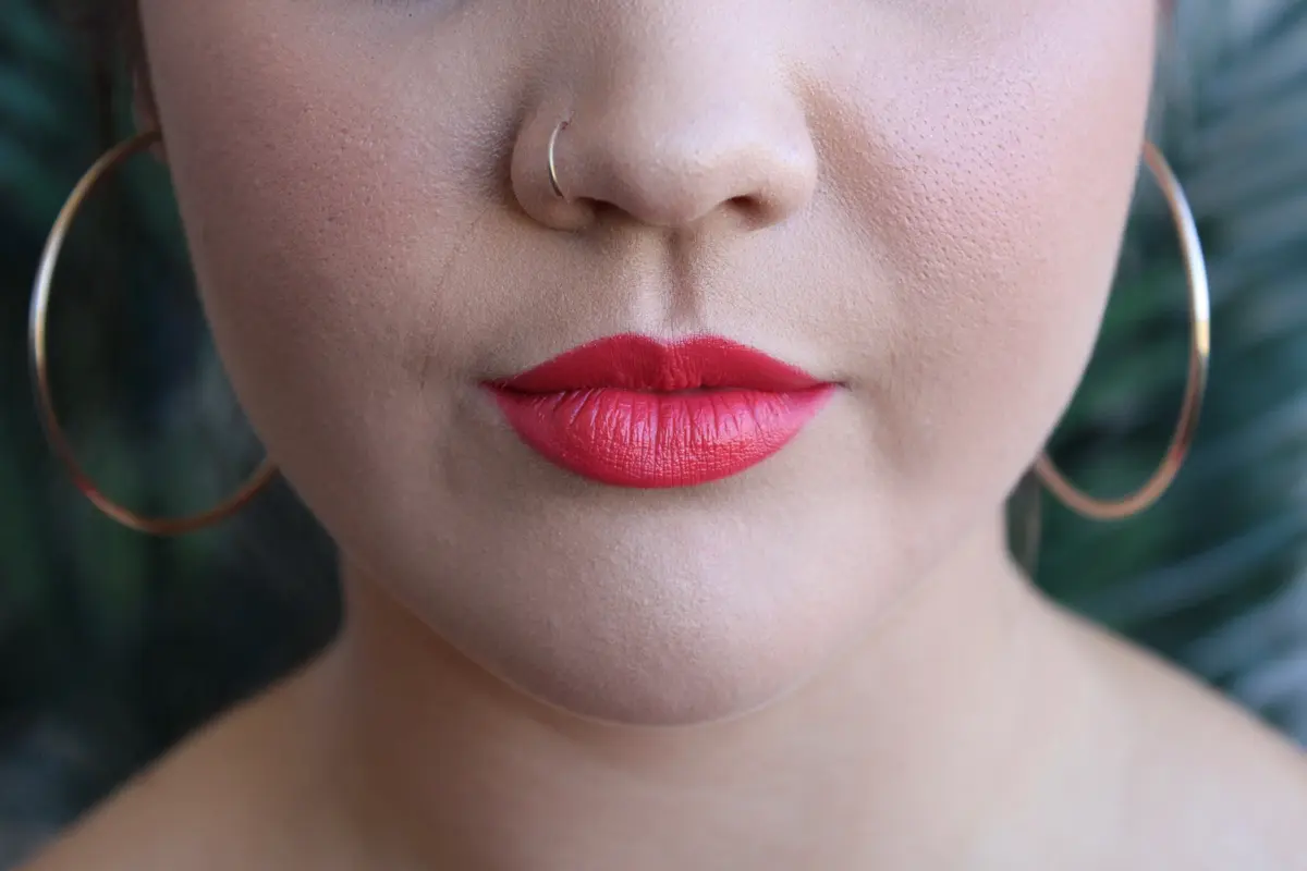 Kesalahan Pakai Lipstik Matte yang Bikin Bibir Tampak Bergaris, Ini Kata MUA