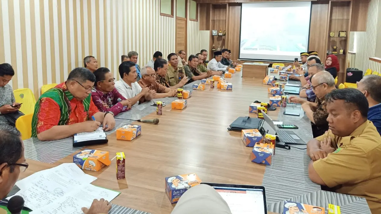 FGD) dalam rangka pelaksanaan kajian aspek sosial budaya dan sosial ekonomi pemindahan IKN oleh tim Kementerian PPN/Bappenas RI, Selasa (19/11/2019). (Liputan6.com/Abelda Gunawan)