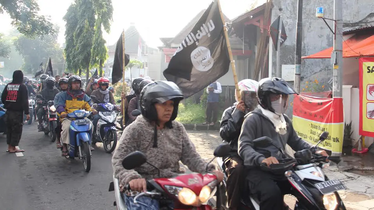 Bendera ISIS di Pemakaman Anak Buah Santoso