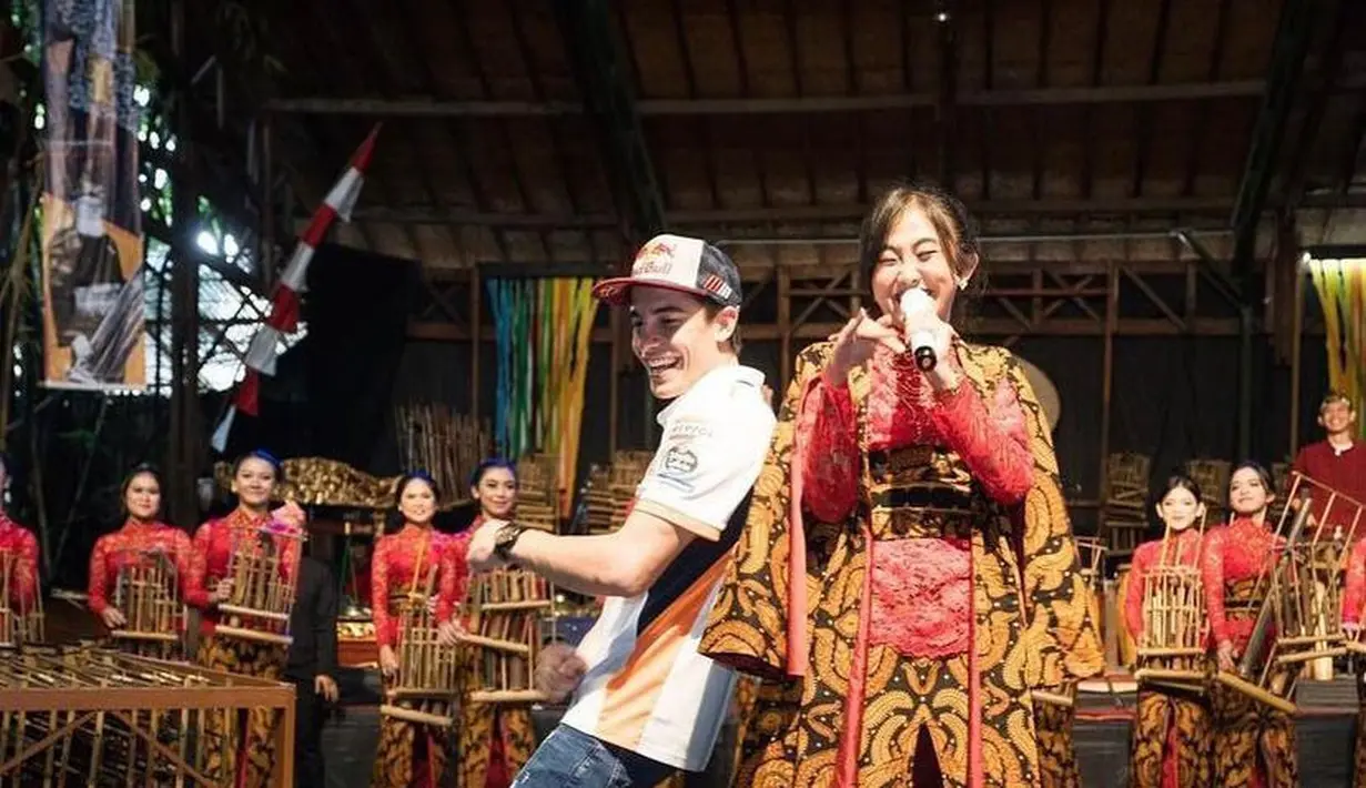 Momen seru ini dibagikan ulang oleh akun Instagram Ghyna Ridha yang juga penyanyi dalam video tersebut.  (Instagram/ghynaridha).