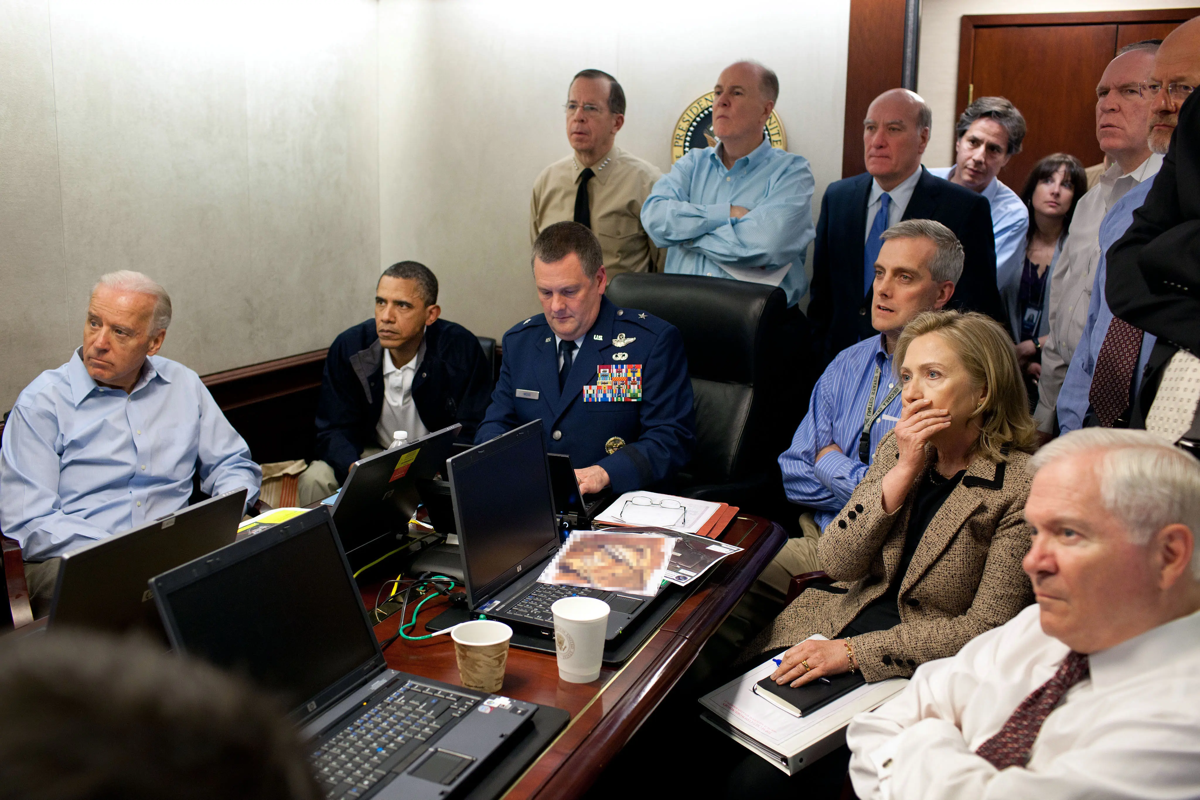 Situation Room, Gedung Putih, saat operasi pembunuhan Osama bin Laden, 2011 (Gedung Putih/Wikimedia Commons)