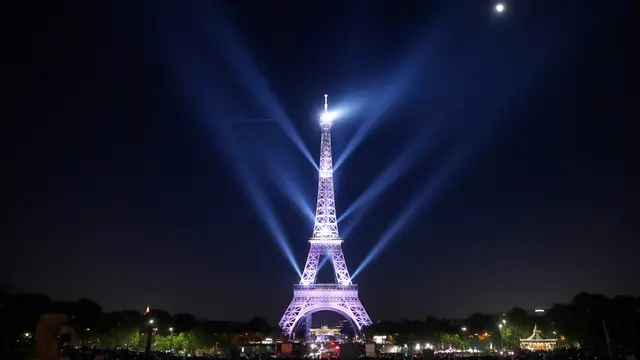 Peringatan 130 Tahum Menara Eiffel