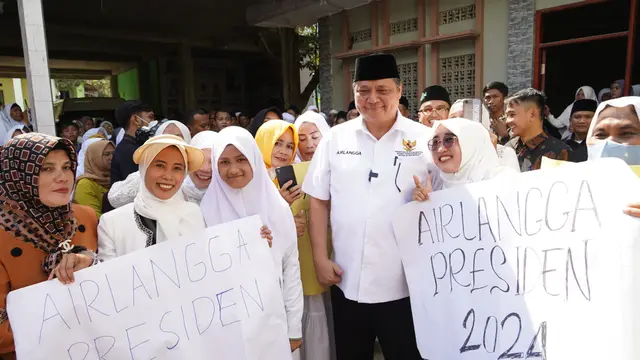 Menteri Koordinator Bidang Perekonomian yang juga Ketua Umum Partai Golkar Airlangga Hartarto