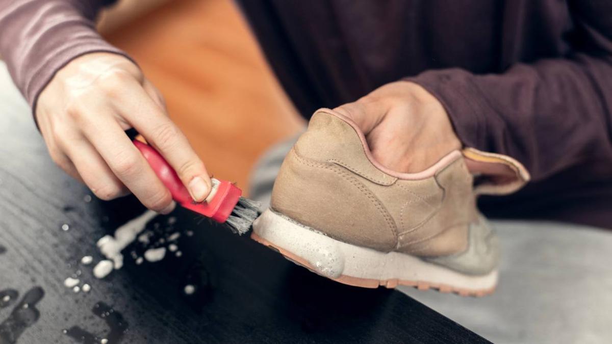 Anti Ribet, Rekomendasi Pembersih Sepatu Instan Ampuh yang Praktis dan Sat Set Digunakan