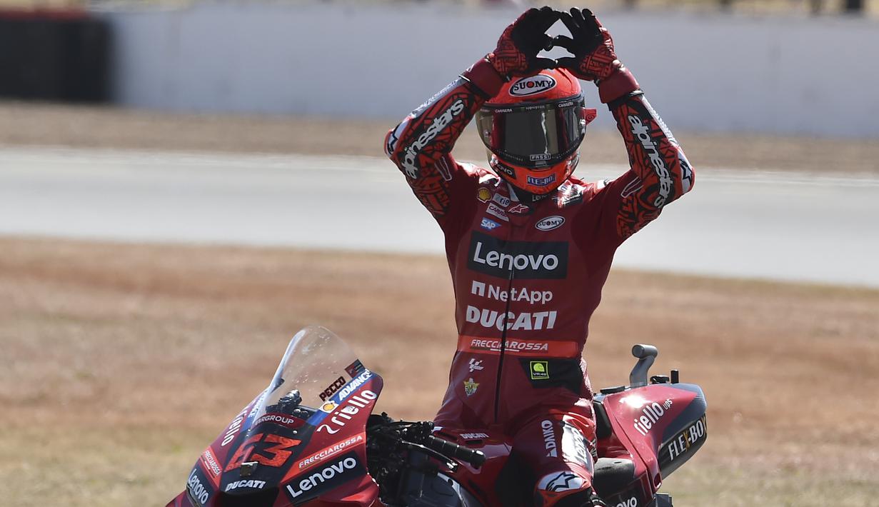 Kemenangan di MotoGP Inggris 2022 ini merupakan gelar keempatnya di musim balap 2022 dan menjadi gelar back to back setelah di seri sebelumnya juga menjadi kampiun saat balapan digelar di Sirkuit Assen dalam MotoGP Belanda 2022. (AP/Rui Vieira)