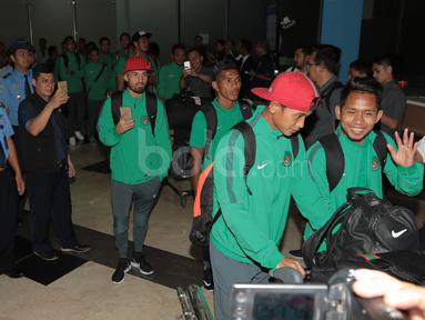 Kedatangan Timnas Indonesia di Bandara Soekarno-Hatta, Tangerang, (08/12/2016). (Bola.com/Nicklas Hanoatubun)