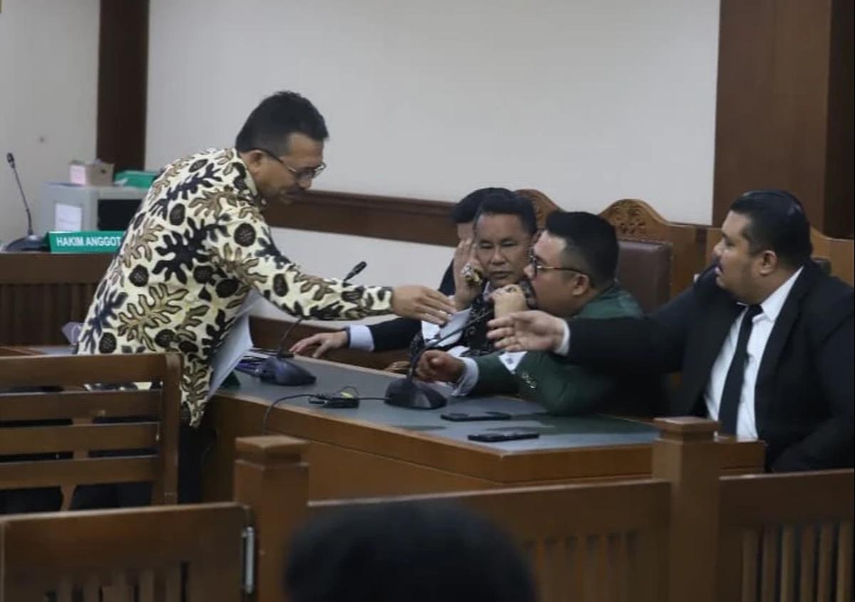 FOTO: Sidang Perdata Ungkap Mandat Penjualan Obligasi dan MTN CMNP
