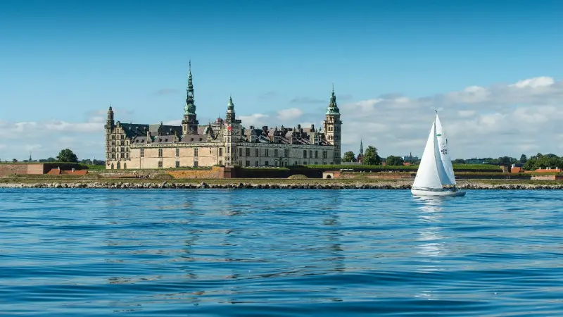 Kronborg Castle atau biasa disebut Kastil Elsinor (Foto: Airbnb).