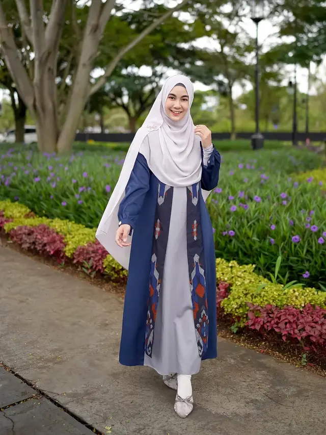 6 Inspirasi Baju Gamis ala Anisa Rahma