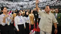 Menteri Pertahanan Prabowo Subianto memberi pembekalan pada mahasiswa baru Universitas Pembangunan Nasional (UPN) Veteran di Tennis Indoor Senayan, Jakarta, Selasa, 8 Agustus 2023. (Kredit foto: Tim media prabowo subianto)