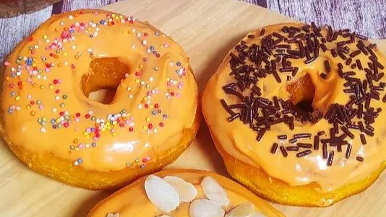<b>3. Donat Waluh</b>