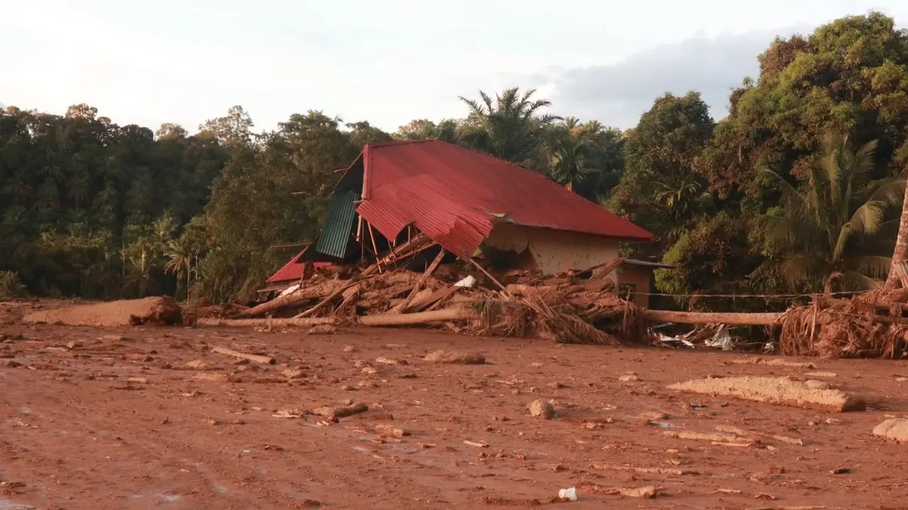 Banjir bandang yang melanda Kecamatan Palembayan, Kabupaten Agam, Sumatera Barat (Sumbar).
