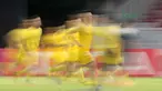 Para pemain Song Lam Nghe An FC melakukan sesi pemanasa saat latihan jelang Piala AFC 2018 di Stadion Utama GBK, Senayan, Jakarta, (13/3/2018). Song Lam Nghe An FC akan melawan Persija di Grup H. (Bola.com/Nick Hanoatubun)
