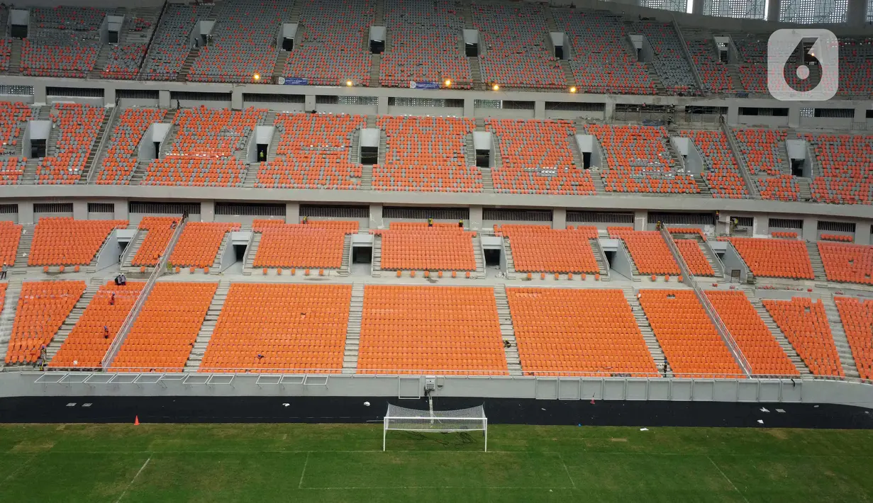 Suasana pembangunan Jakarta International Stadium (JIS), Jakarta, Selasa (15/3/2022). Berdasarkan laporan mingguan ke-132, PT Jakarta Propertindo mencatat progres realisasi pembangunan stadion yang diproyeksikan berkapasitas 82.000 penonton itu mencapai 98,60 persen. (Liputan6.com/Herman Zakharia)
