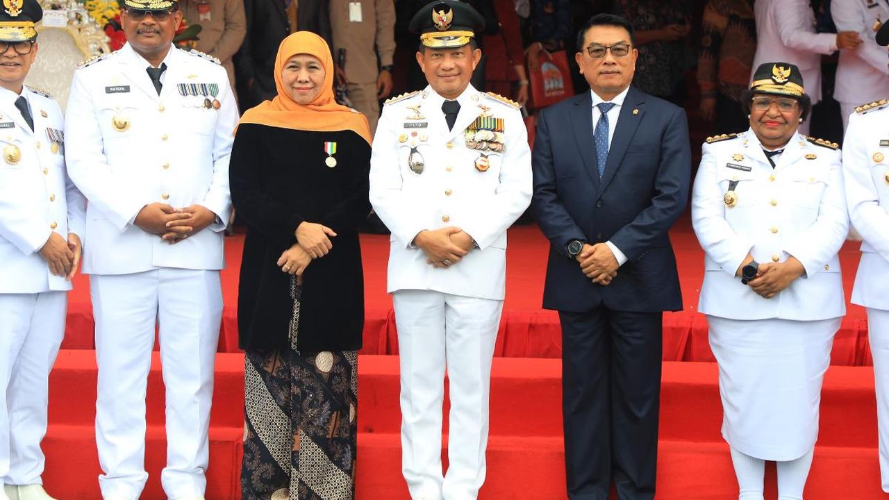 Capaian IPM 2023 Jawa Timur tersebut melampaui rata-rata nasional tercatat 74,39. IPM Jawa Timur juga di atas capaian IPM provinsi besar lainnya di pulau Jawa, yaitu Jawa Barat (74,24) dan Jawa Tengah (73,39).<br>