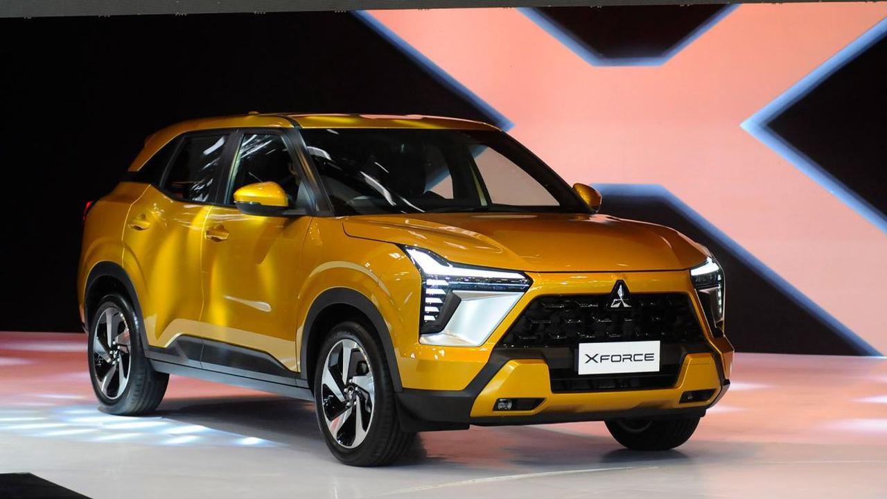 Mitsubishi XFORCE hadir dengan dua varian, yakni Exceed CVT dan Ultimate CVT.
