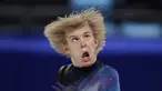 Daniel Grassl, dari Italia, berkompetisi dalam katagori skate bebas putra selama acara figure skating di Olimpiade Musim Dingin 2022, di Beijing, Kamis (10/2/2022). (AP Photo/David J. Phillip)