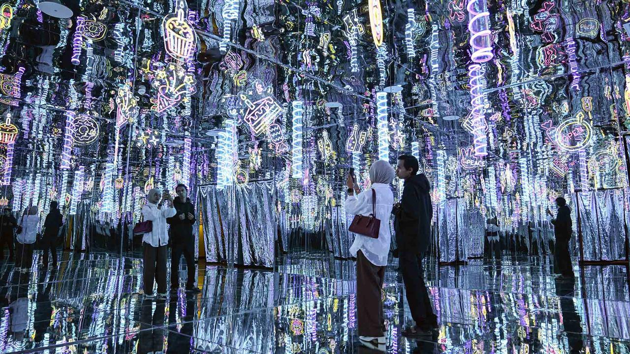 Keseruan Spot Instagramable di Space and Time Cube Surabaya