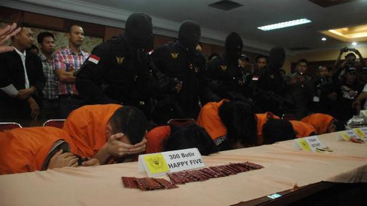 Raka dkk di Bandara Soekarno-Hatta