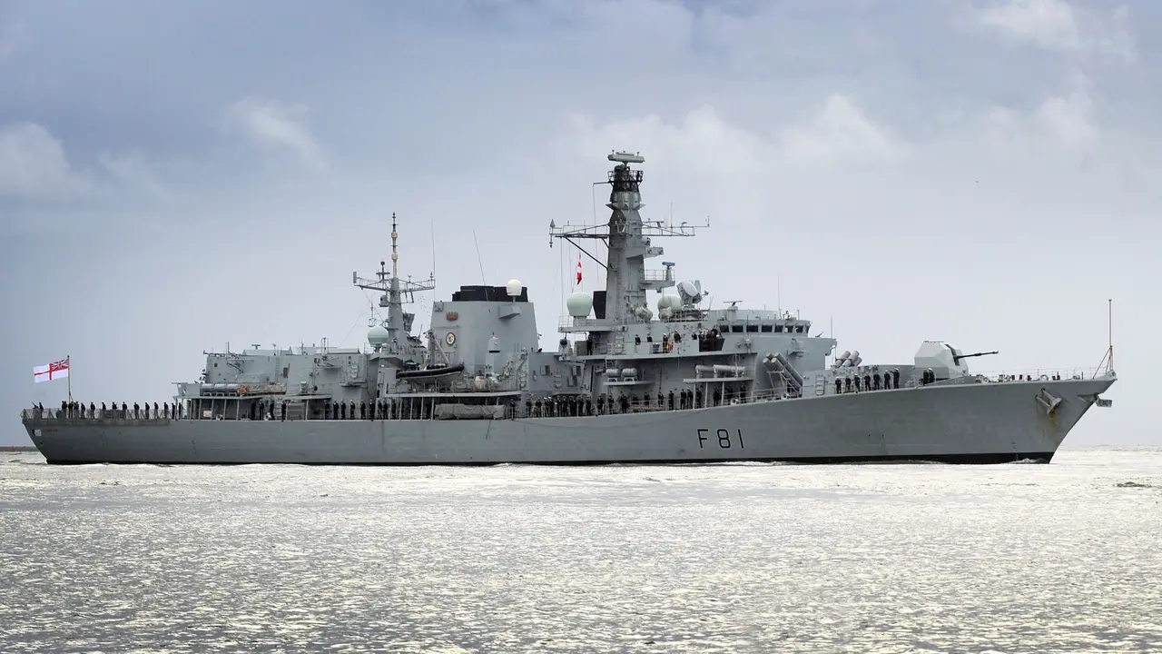 Kapal perang AL Inggris, HMS Sutherland (Wikimedia Commons)