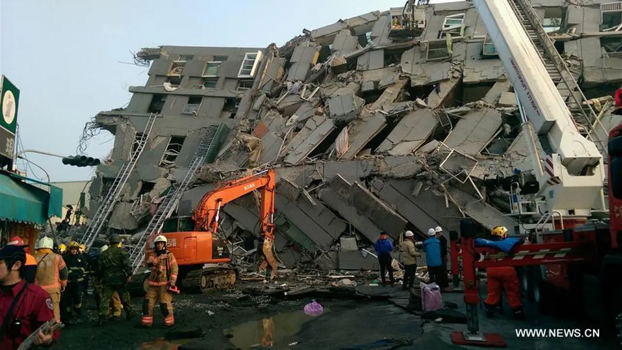 Gempa 6,4 SR Runtuhkan 2 Gedung di Taiwan