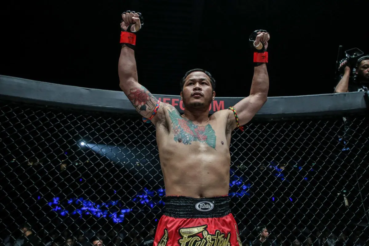 Duel muay thai di ONE Championship di Kuala Lumpur, Malaysia, mempertemukan Yodsanklai Iwe Fairtex asal Thailand melawan Luis Regis dari Australia