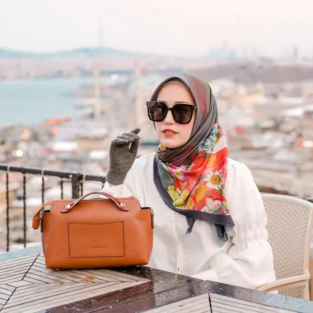 Tampil Stylish, Ini 7 Pemotretan Adelia Pasha saat Liburan di Turki